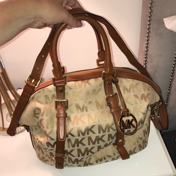 Authentic Michael Kors Purse - Picture 11 of 11